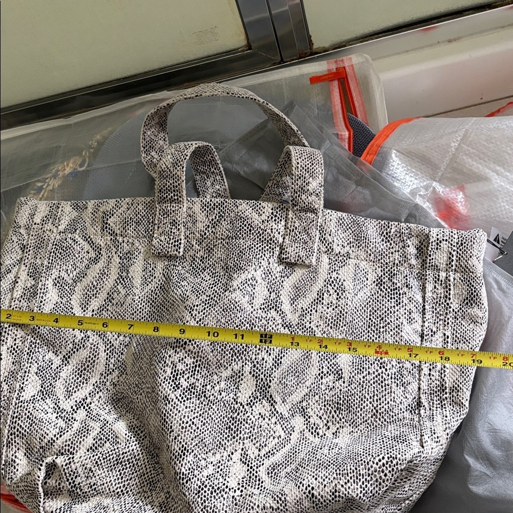 Snake print tote - Picture 6 of 8